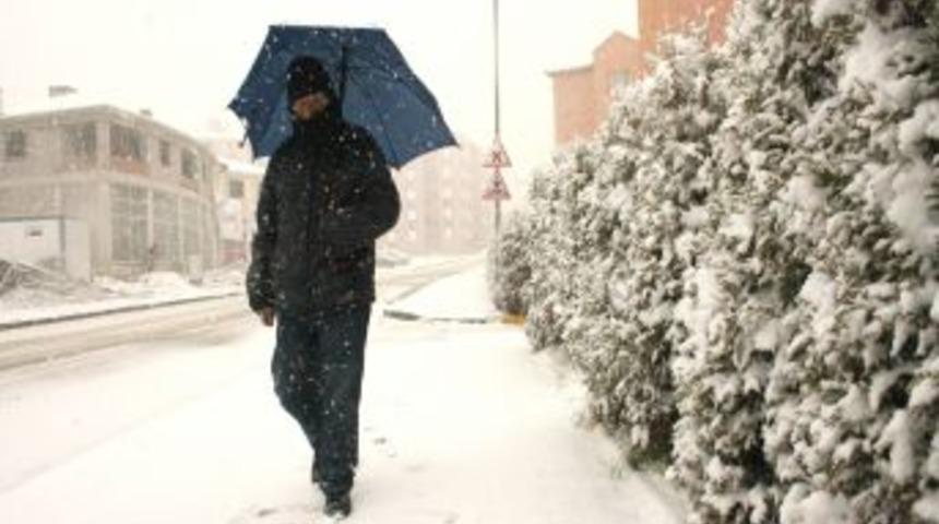 Sakarya'da Kar Yağışı Etkili Oluyor
