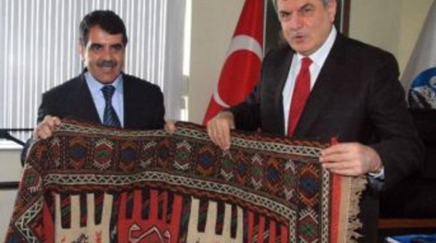 Başkan Karaosmanoğlu Şehitler İ&ccedil;in Y&uuml;r&uuml;d&uuml;