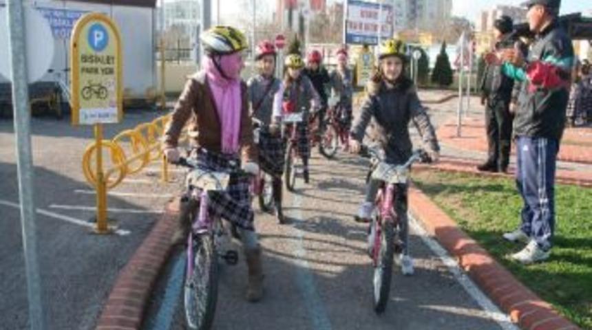 İzmit'te Binlerce &Ouml;ğrenci, Bisiklet Kullanmayı &Ouml;ğreniyor