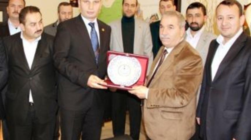 İş Adamlarından Demirtaş'a Plaket