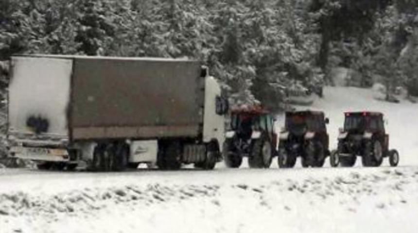 Yolda Kalan TIR'ları &Ccedil;eken Vatandaşlara Yeni Iş Kapısı A&ccedil;ıldı