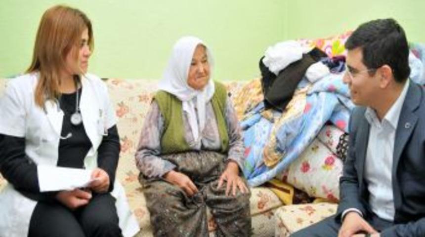 Kepez Belediyesi'nin Yaşlılara Y&ouml;nelik Evde Bakım Hizmeti Devam Ediyor