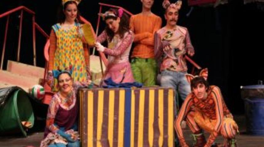 'Sokak Kedileri' Minik Hayranlarıyla Buluşuyor