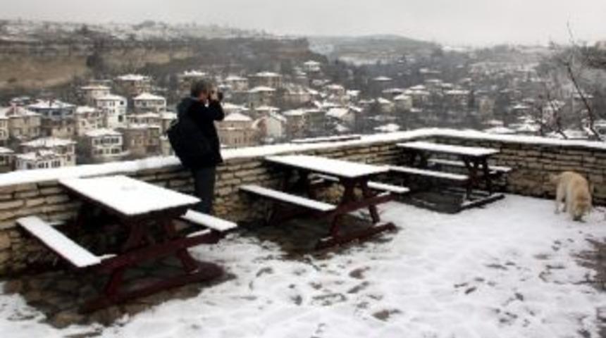 Karab&uuml;k&rsquo;te Kar Yağışı