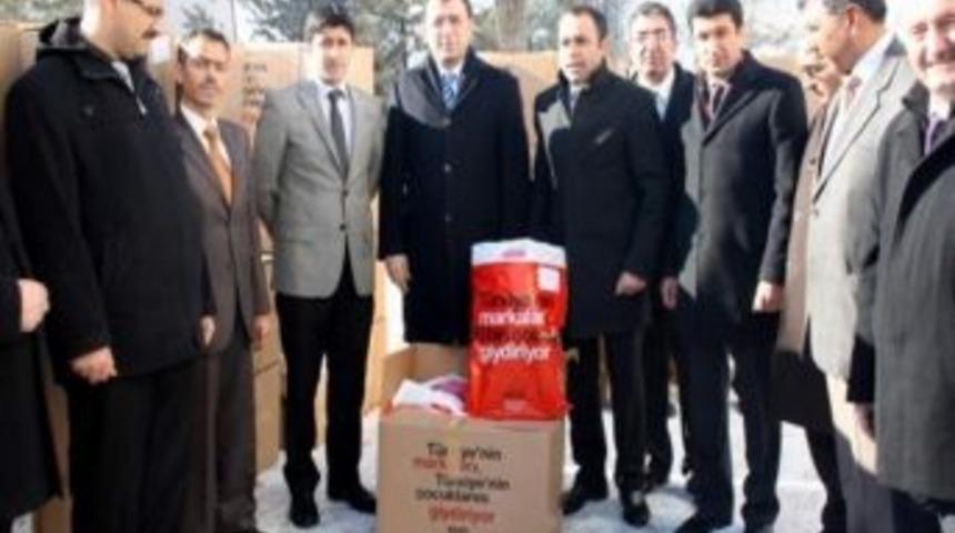 Selim&rsquo;de İhtiya&ccedil; Sahibi &Ouml;ğrencilere Kışlık Mont Ve Bot Verildi