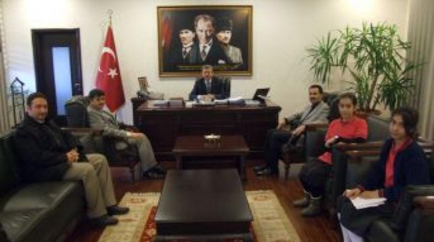 Bronz Madalya Sevin&ccedil;lerini Vali B&uuml;lent Savur&rsquo;la Paylaştılar