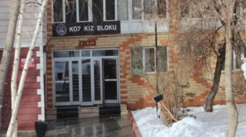 Erzurum&rsquo;da 3 Kişi Kız &Ouml;ğrenci Yurdunu Bastı