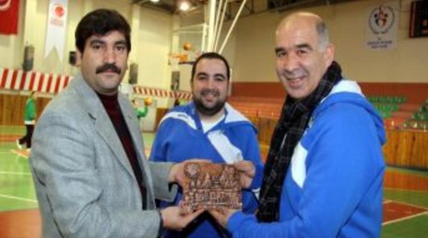 Nevşehir &Uuml;niversitesi Bayan Basketbol Takımı Bursa B&uuml;y&uuml;kşehir Belediyespor'a 77-67 Yenildi