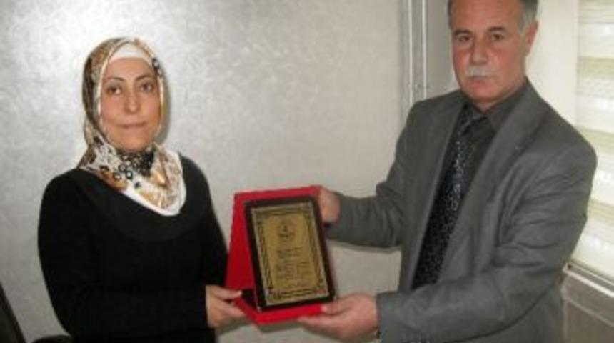 G&uuml;ndeş&rsquo;ten G&ouml;kay&rsquo;a Teşekk&uuml;r Plaketi