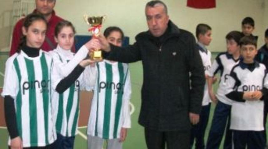 Masa Tenisinde Hoca Ahmet Yesevi İlkokulu Şampiyon