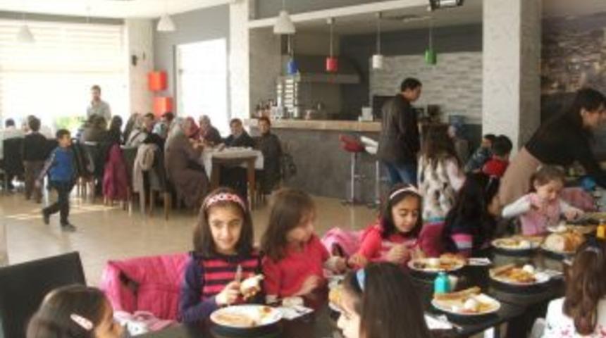 'Ailemle Kahvaltı Yapıyorum' Projesi Kapsamında Velileriyle Kahvaltı Yaptılar
