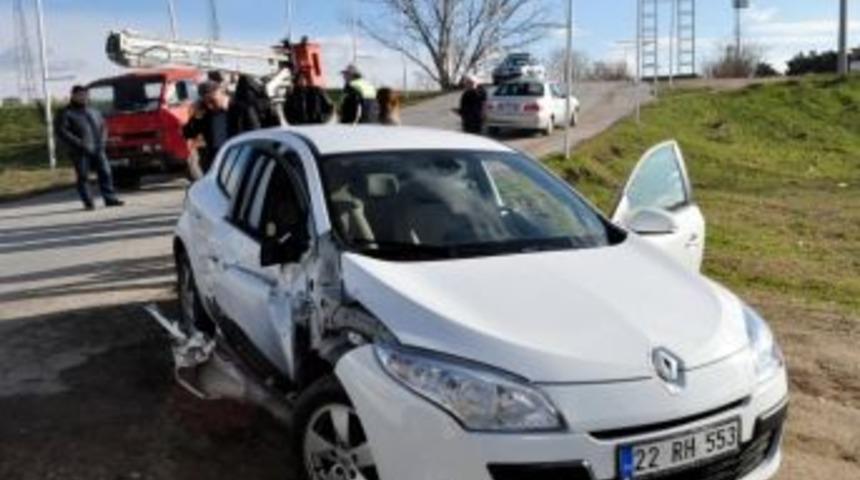 Yol Vermek İ&ccedil;in Bekleyen İş Aracı Nehre U&ccedil;malarına Engel Oldu
