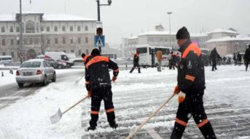 Sivas&rsquo;ta 741 K&ouml;y Yolu Ulaşıma Kapalı