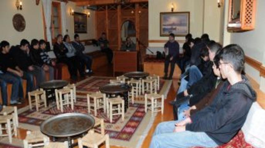 Pursaklarlı Gen&ccedil;ler Yazar B&uuml;lent Aky&uuml;rek Ile Bir Araya Geldi