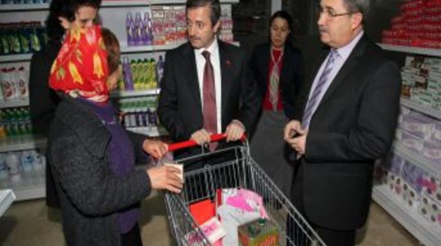 Şahinbey Belediyesi Suriyeli Sığınmacılara Gıda Ve Giyim Yardımı Yaptı