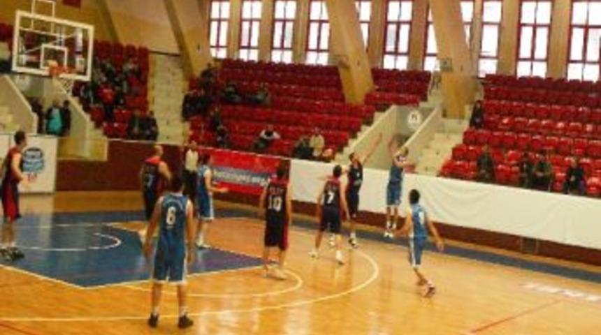 &Uuml;niversiteler Gen&ccedil;lik Ve Spor Kul&uuml;b&uuml; Deplasmanda Mağlup