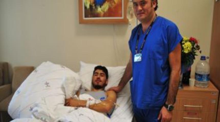 Mermer Iş&ccedil;isinin Kopan Parmakları Yerine Dikildi