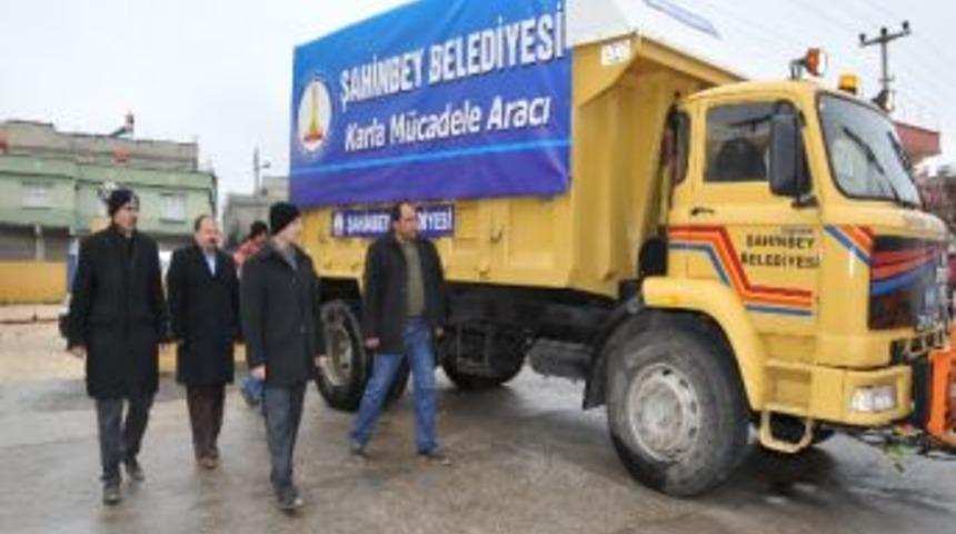 Şahinbey Belediyesi Kar Yağışına Karşı &Ouml;nlemini Erken Aldı