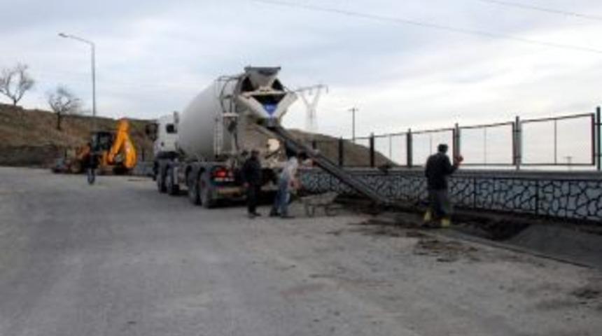 Alt Ge&ccedil;ide Yağmur Suyu Kanalı