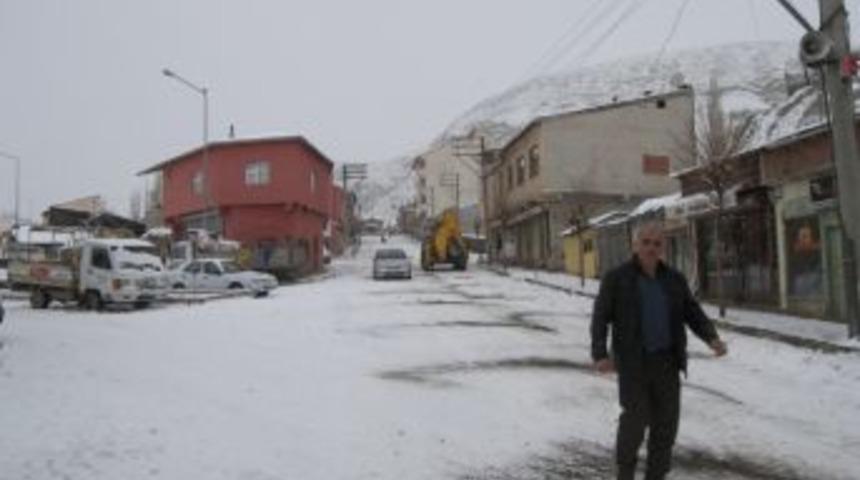 Narman Belediyesi&rsquo;nden Karla M&uuml;cadele Seferberliği...