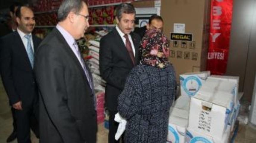 Şahinbey Belediyesi Bin 300 Suriyeli Aileye Gıda Ve Giyim Yardımı Yaptı