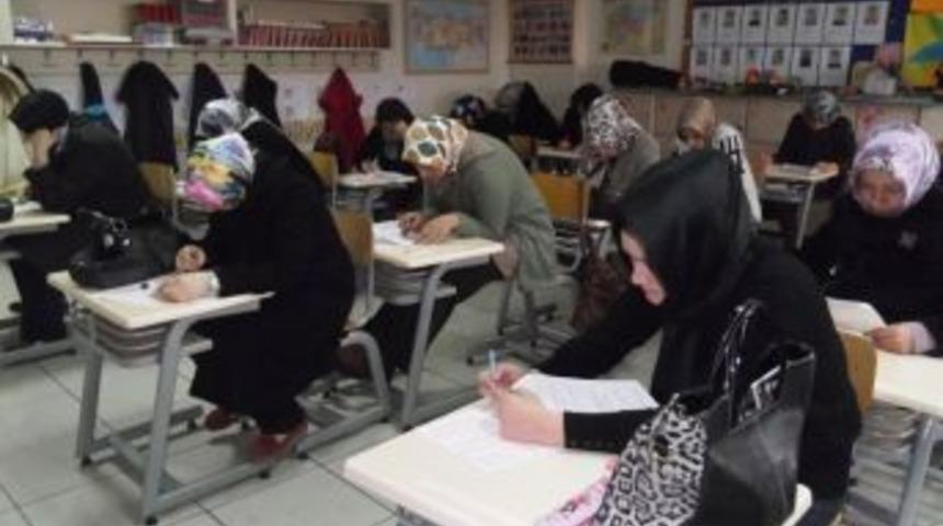 Akansu Koleji&rsquo;nde Velilere Kitap Okuma Sınavı