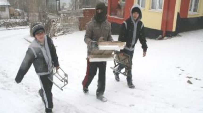 Yozgat&rsquo;ta Karın Tadını &Ccedil;ocuklar &Ccedil;ıkarıyor