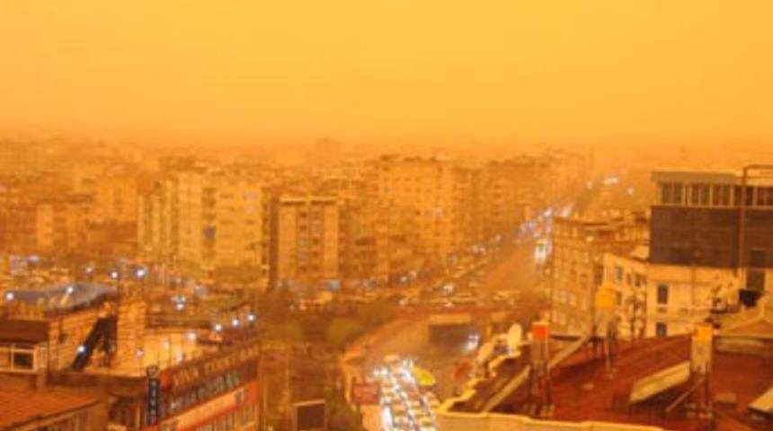 Diyarbakır ve Mardin'i kızıla boyadı