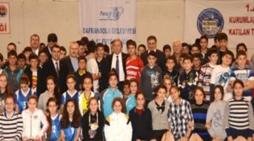 Sporculara Malzeme Dağıtımı