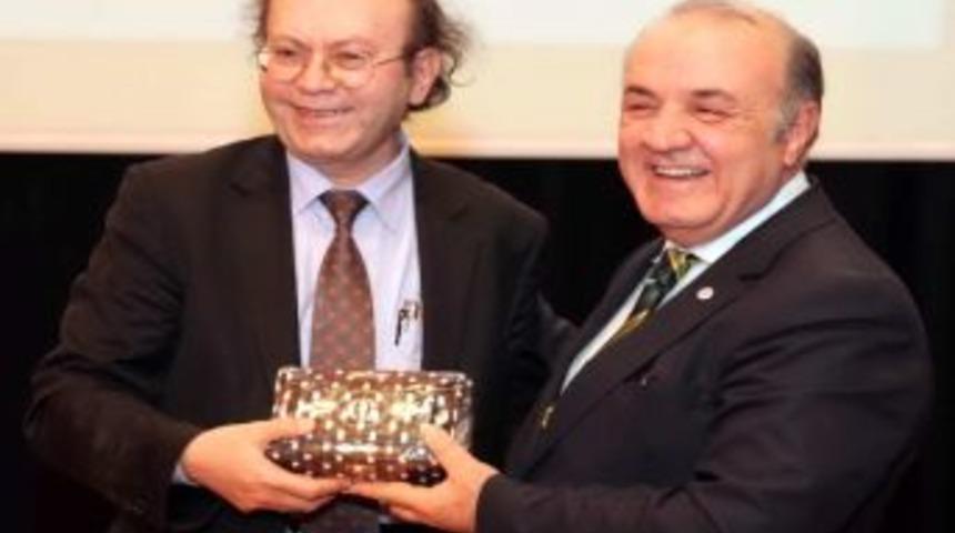 Ga&uuml;n'de "tarihi Şahsiyetlerin Ve Edebiyat Eserlerinin Sinema Ve Dizilere Aktarımı" Paneli