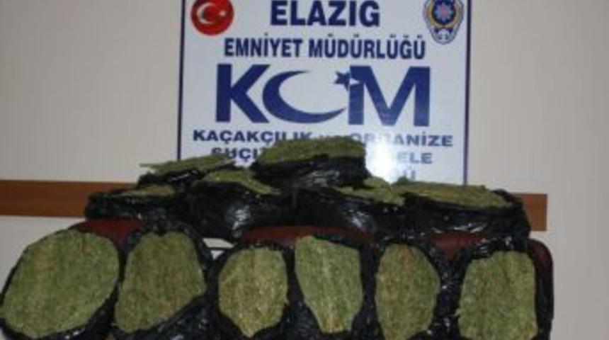 Elazığ'da esrar ve ka&ccedil;ak sigara yakalandı