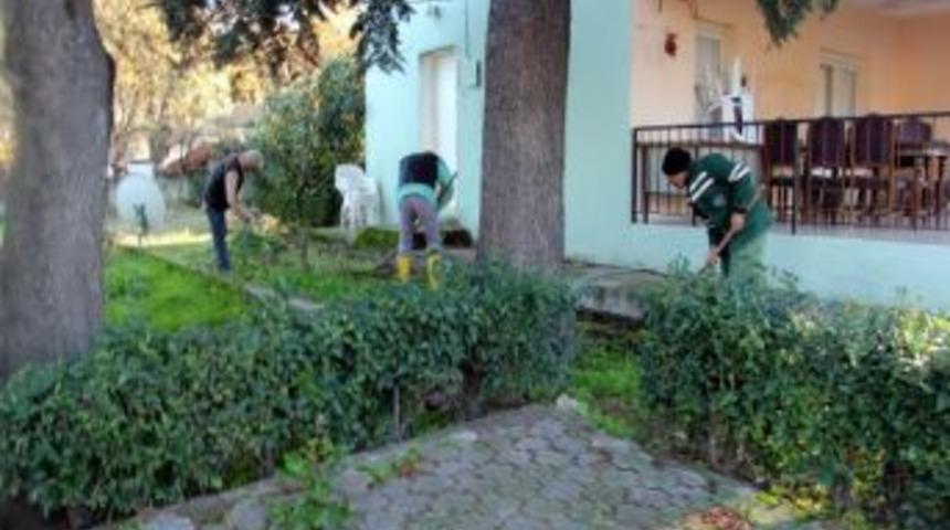 Burhaniye Belediyesi Durmuyor