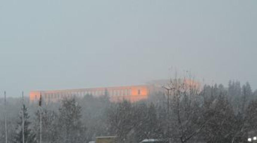 Başkent'te Kar Yağışı Başladı