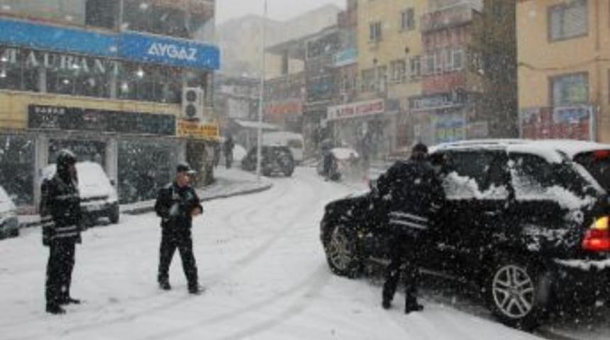 Şırnak Belediyesi'nden Kar Temizleme &Ccedil;alışmaları