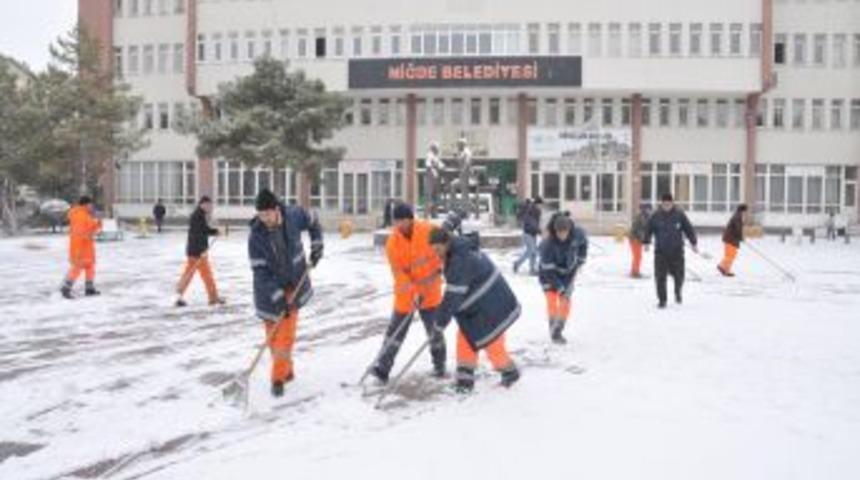 Niğde&rsquo;de 14 K&ouml;y Yolu Ulaşıma Kapandı