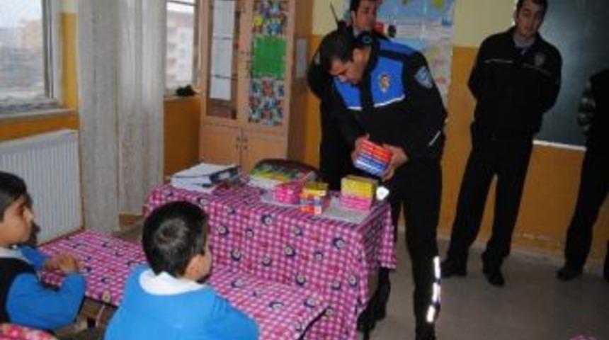 Siverek&rsquo;te &Ouml;ğrencilere Boyama Kitabı Dağıtıldı