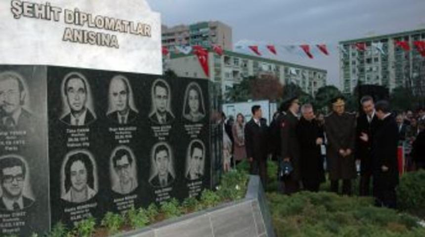 Şehit Diplomatlar, Davutoğlu&rsquo;nun Katıldığı T&ouml;renle Anıldı