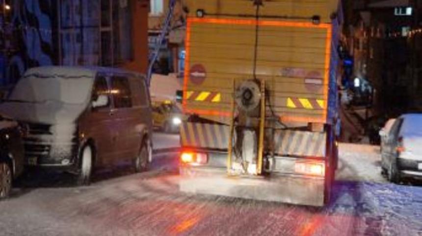 Kar Yağışı, Gece Saatlerinde De Etkisini S&uuml;rd&uuml;rd&uuml;