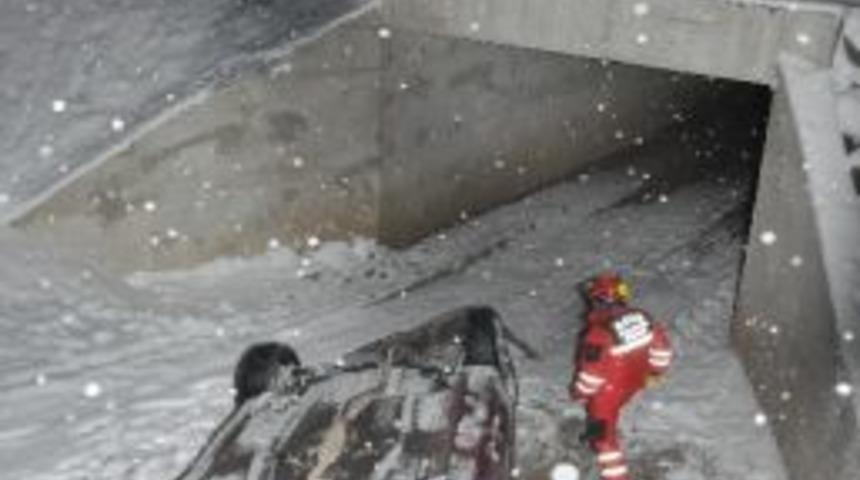 Otomobil Menfeze U&ccedil;tu: 5 Yaralı