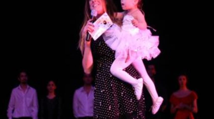 Minik Engelliler Sanat M&uuml;ziği Eşliğinde &lsquo;bale&rsquo; Yaptı