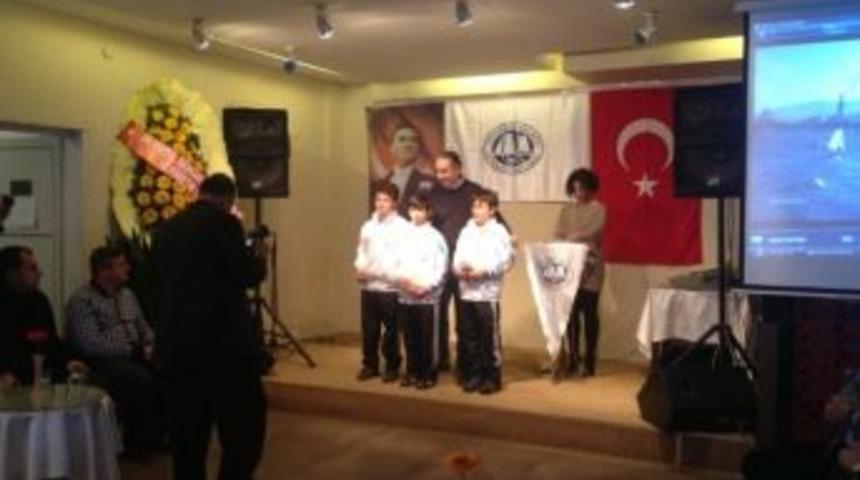 Başarılı Yelkenciler &Ouml;d&uuml;llendirildi