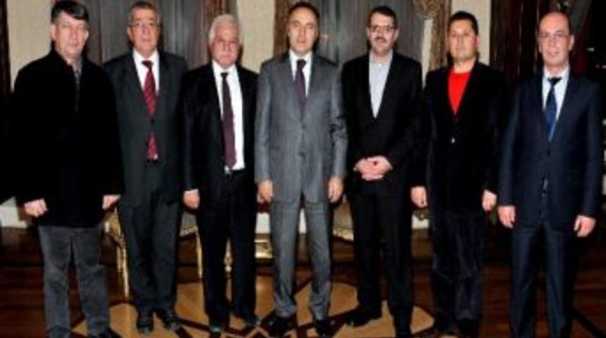 S&uuml;r&uuml;c&uuml; Kursları Derneği&rsquo;nden Vali Altıparmak&rsquo;a Ziyaret