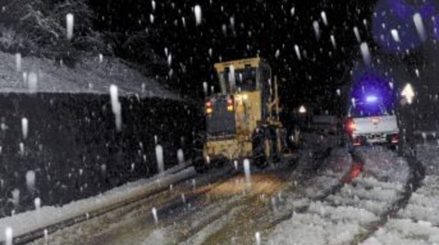 Trabzon&rsquo;da Kar Temizleme Ekipleri G&ouml;rev Başında