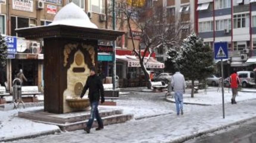 Balıkesir'de Kar Sebebiyle 45 K&ouml;y Yolu Kapandı