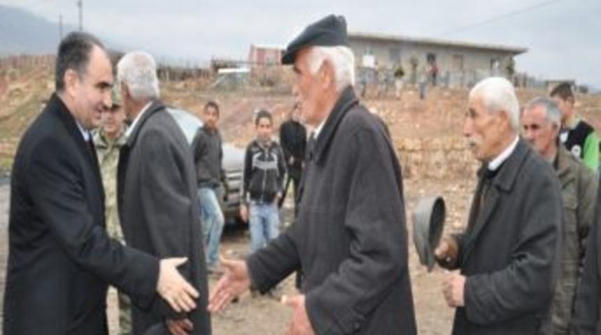 Şırnak Valisi Vahdettin &Ouml;zkan Kayaboyun K&ouml;y&uuml;nde Sorun Dinledi