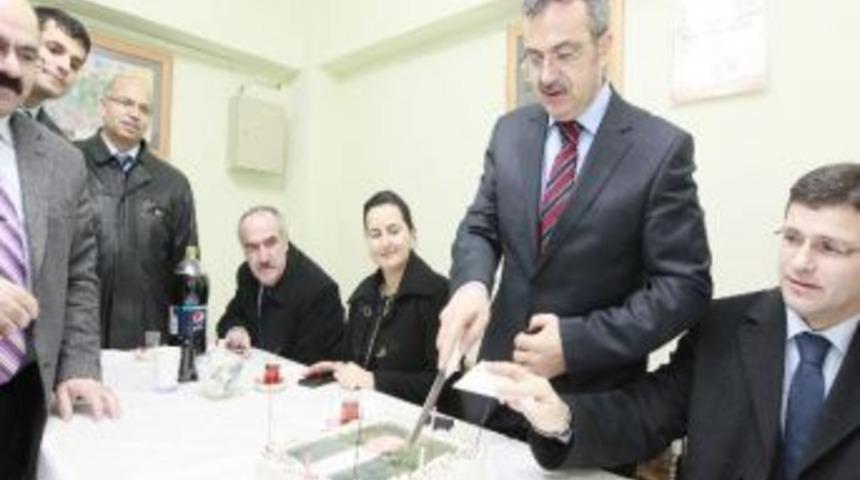 Belediye İş&ccedil;ilerinden Başkan'a S&uuml;rpriz Doğum G&uuml;n&uuml; Kutlaması