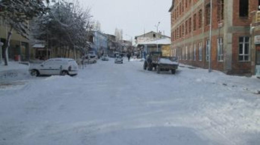 Bulanık&rsquo;ta Kar Yağışı Hayatı Fel&ccedil; Etti