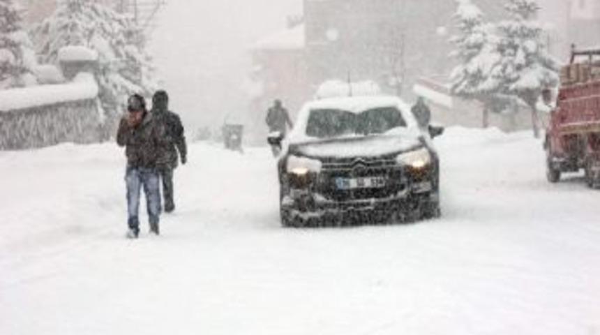 Sarıkamış&rsquo;ta Kar Yağışı Ve Tipi Etkili Oluyor