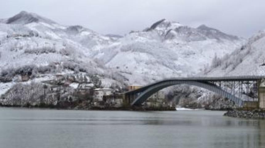 Ayvacık&rsquo;ta Eğitime Kar Engeli