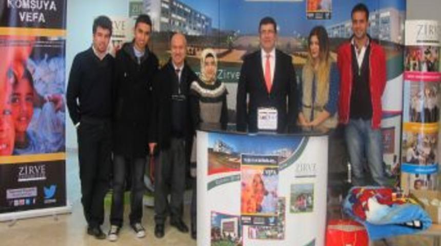 Zirve &Uuml;niversitesi'nden Suriyelilere Yardım